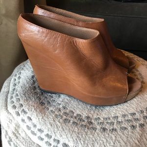 Steve Madden tan wedge sandals
